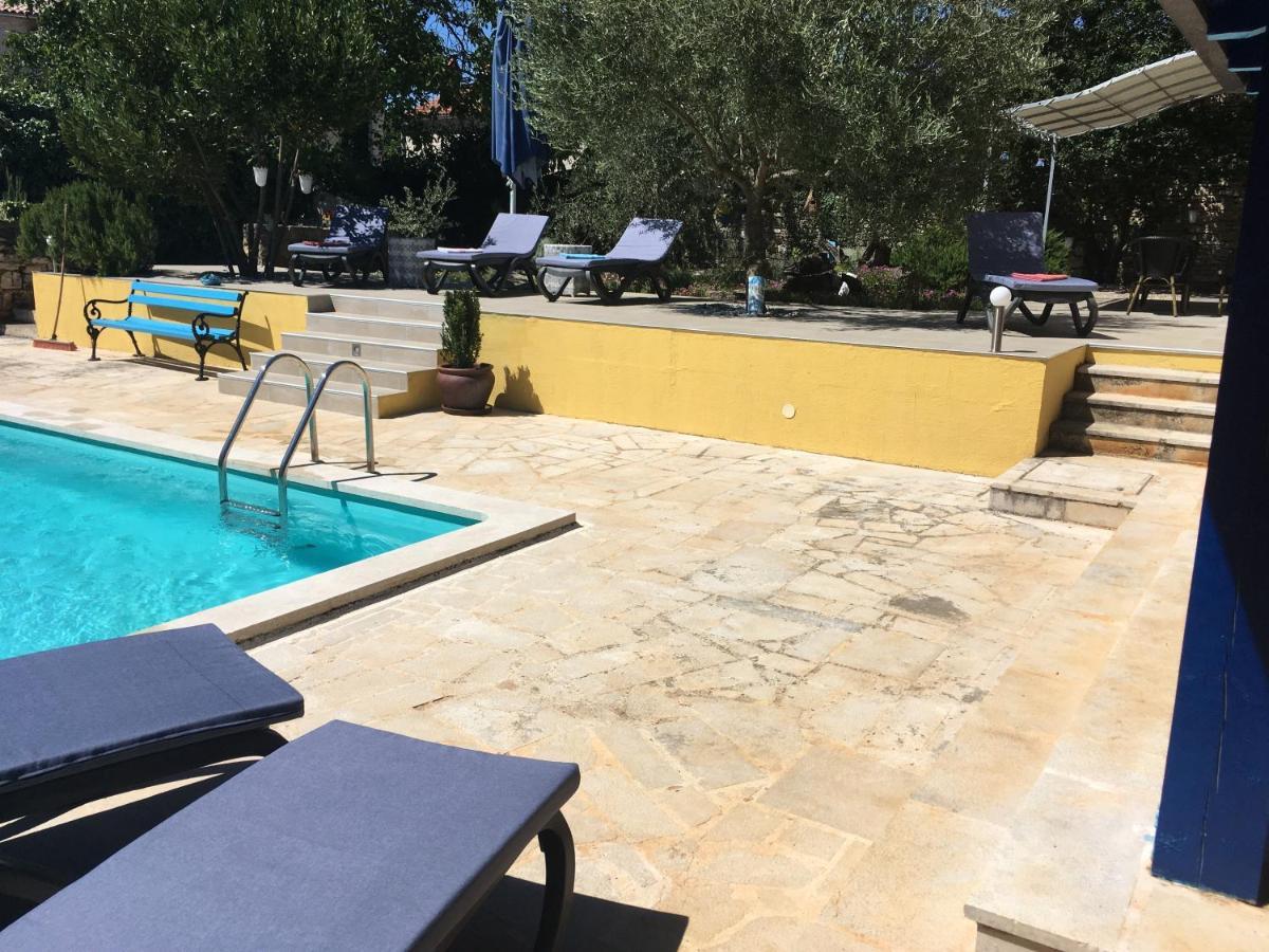 Holiday Home Ava1 With Pool & Holiday Home Ava2 With Whirlpool Baderna Екстериор снимка
