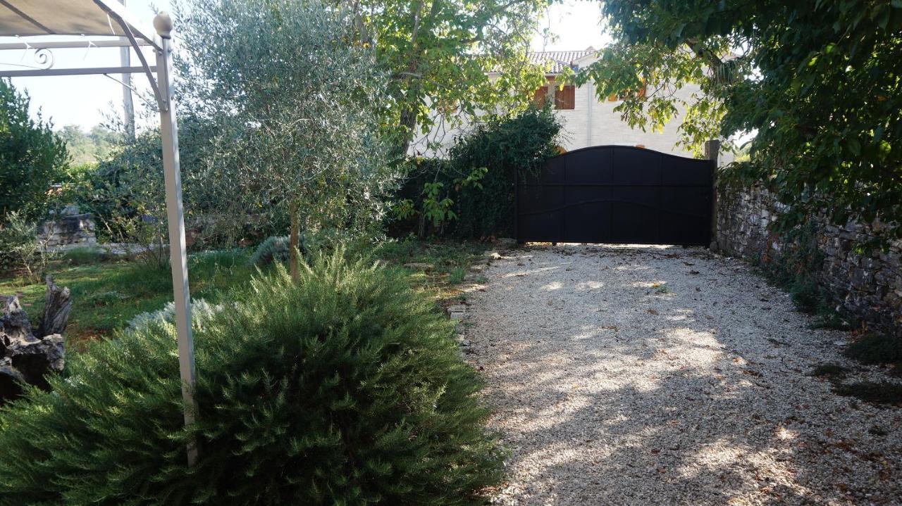 Holiday Home Ava1 With Pool & Holiday Home Ava2 With Whirlpool Baderna Екстериор снимка