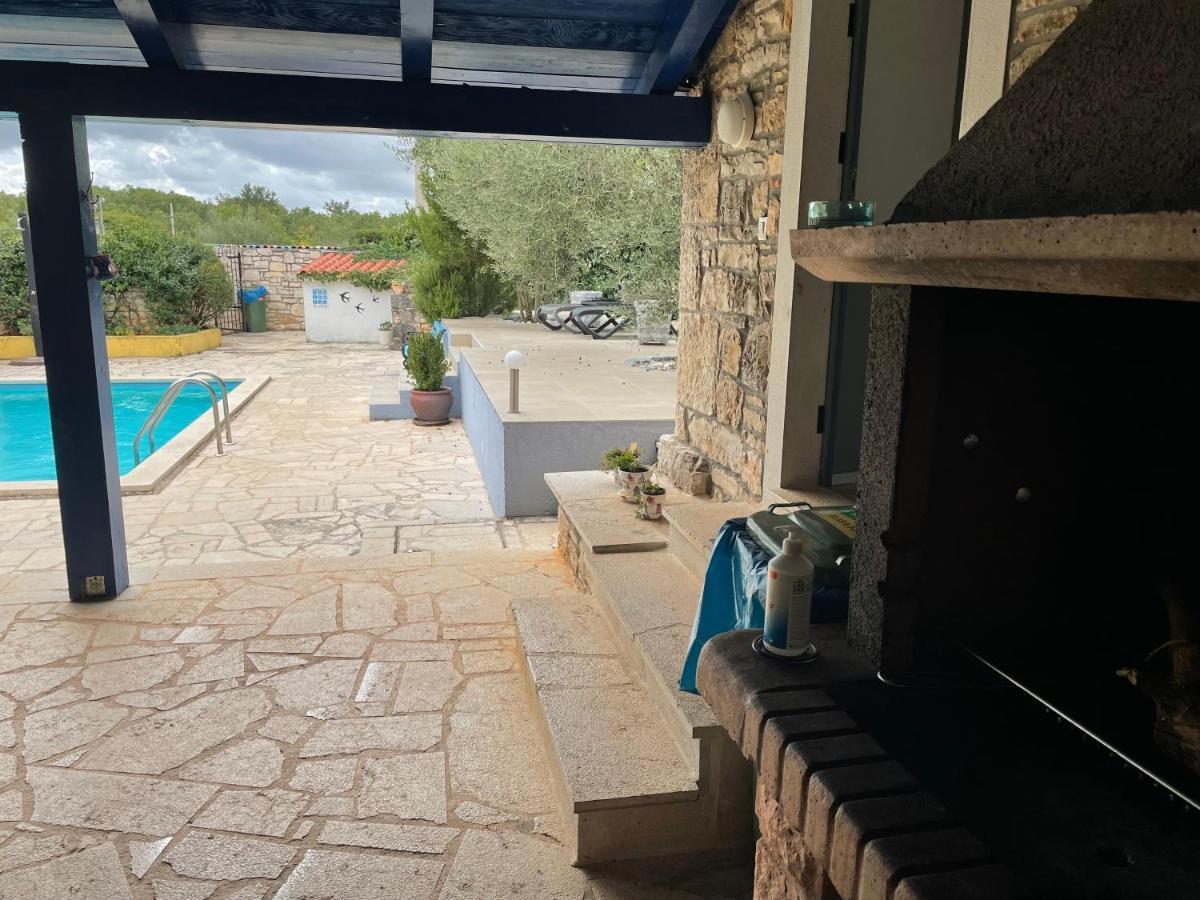 Holiday Home Ava1 With Pool & Holiday Home Ava2 With Whirlpool Baderna Екстериор снимка
