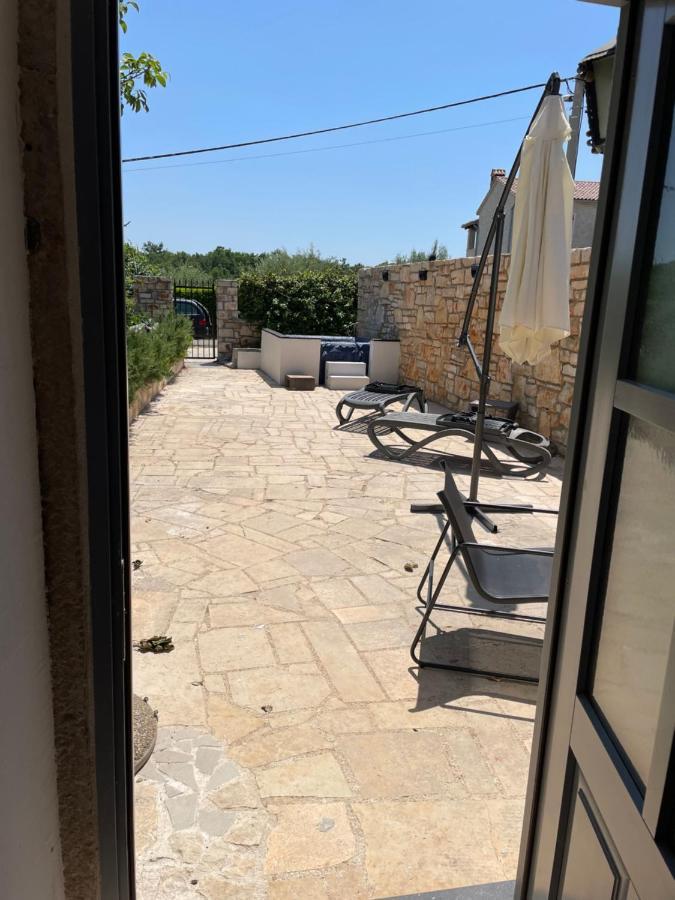 Holiday Home Ava1 With Pool & Holiday Home Ava2 With Whirlpool Baderna Екстериор снимка