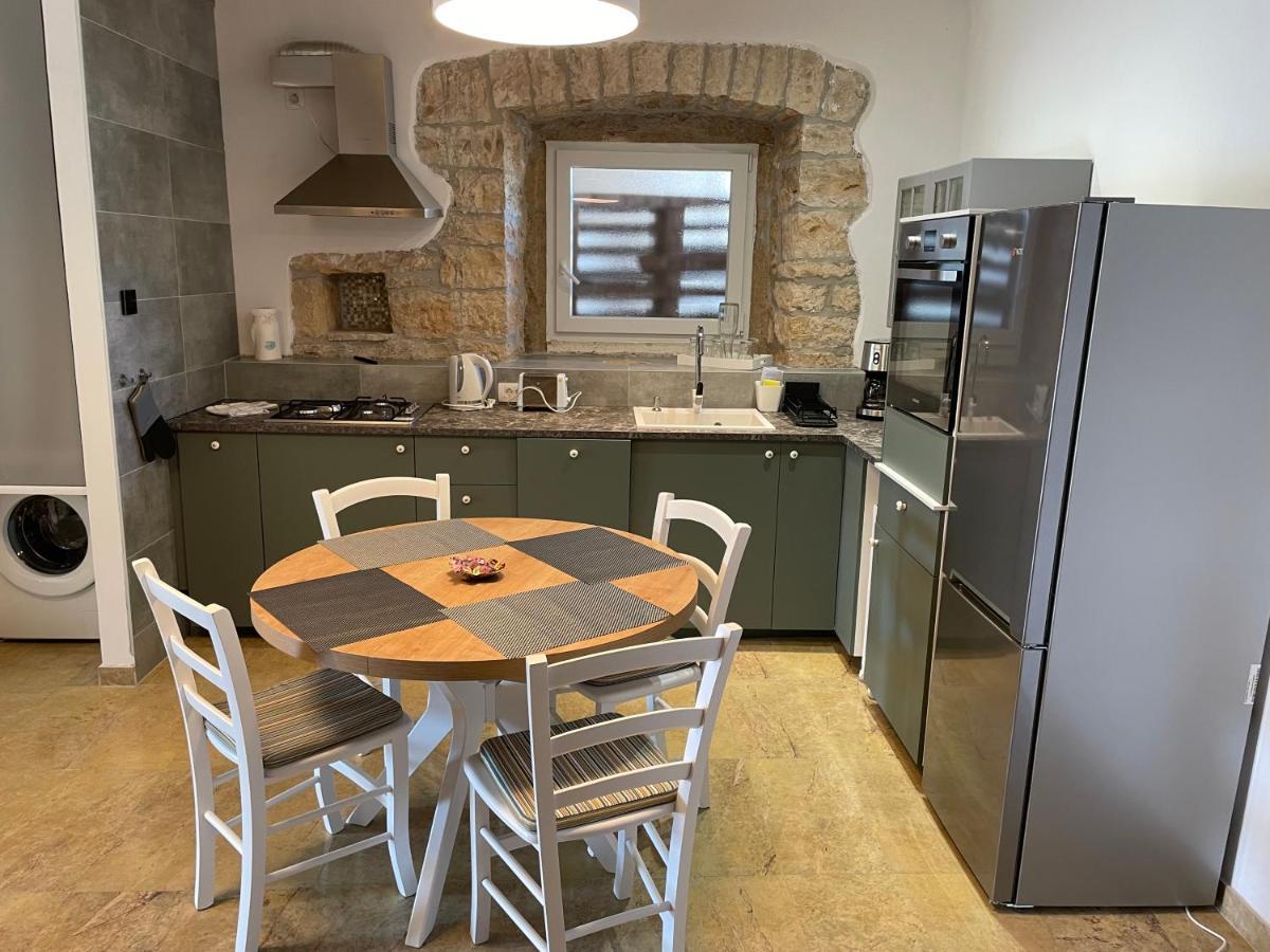 Holiday Home Ava1 With Pool & Holiday Home Ava2 With Whirlpool Baderna Екстериор снимка