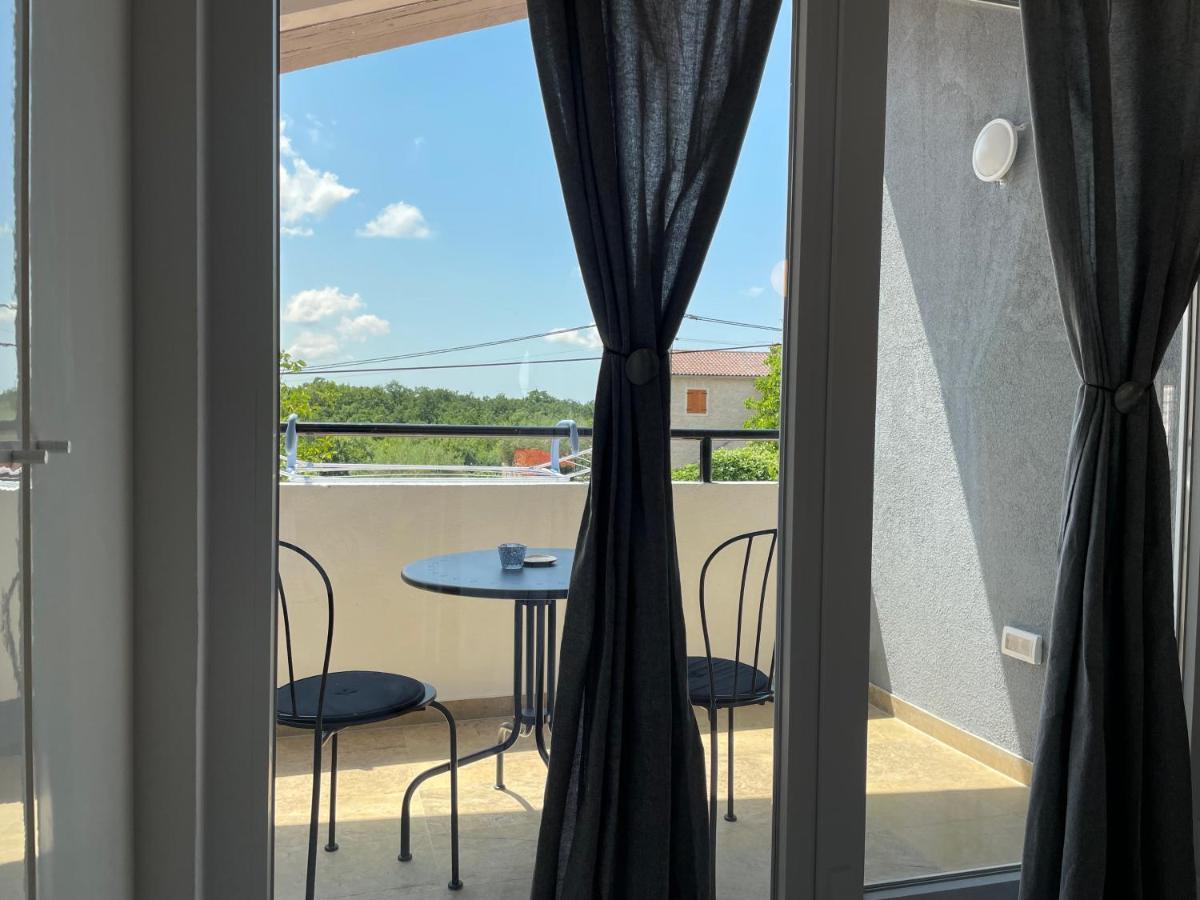 Holiday Home Ava1 With Pool & Holiday Home Ava2 With Whirlpool Baderna Екстериор снимка